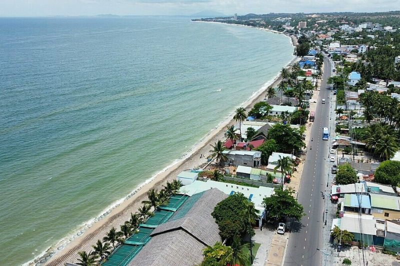 Coastal areas and sand dunes of Binh Thuan account for 18.22%